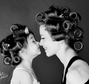 nose-to-nose-mother-daughter-photo-idea-516x487